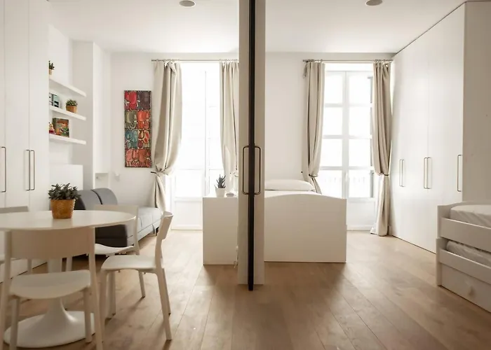 Lovelyloft Rafael 3 *